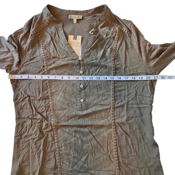 Democracy Blouse NWT V-neck button front, roll tab sleeves sz Large green - Picture 7 of 10